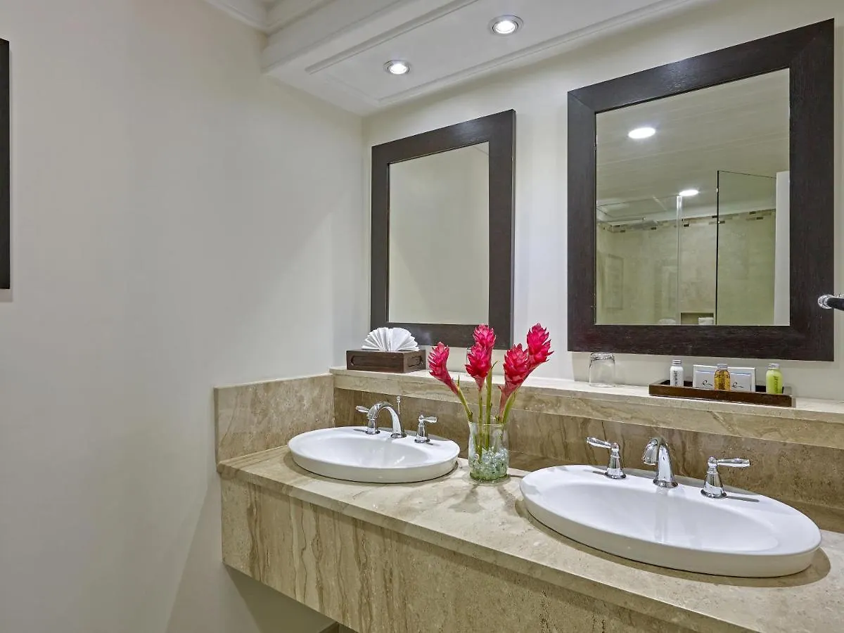 Crystal Cove By Elegant Hotels - All-Inclusive Сент-Джеймс