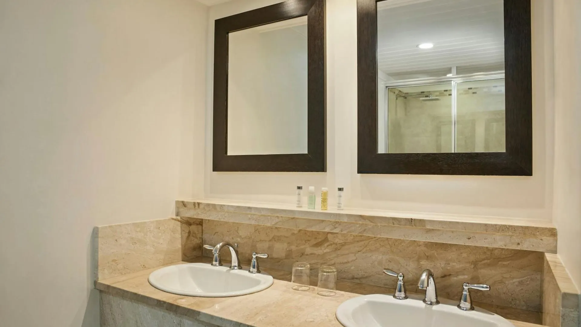 Crystal Cove By Elegant Hotels - All-Inclusive Saint James